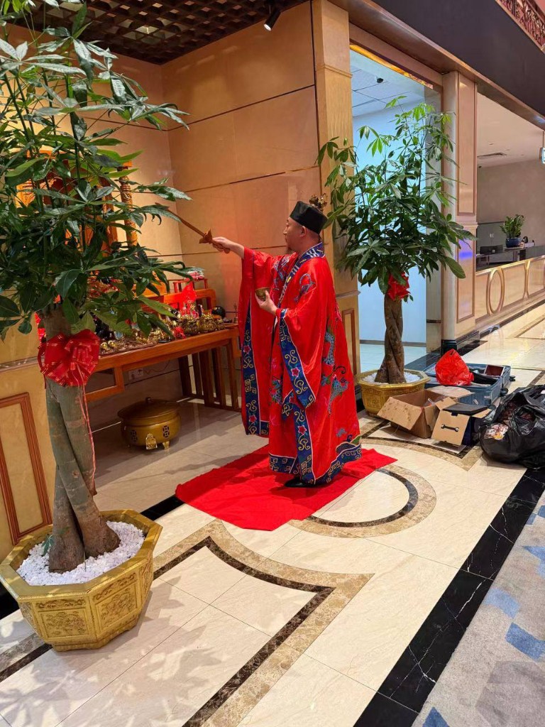 国际风水师道恩师傅工作照
